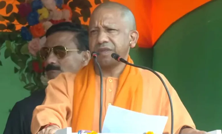 CM Yogi Adityanath ने अफसरों को निर्देश दिए, यूपी के इन युवा लोगों को स्मार्टफोन और टैबलेट मिलेंगे