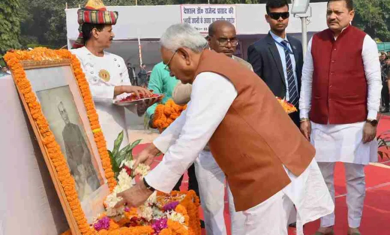 CM Nitish Kumar ने देशरत्न डॉ0 राजेन्द्र प्रसाद की जयंती पर उन्हें नमन किया