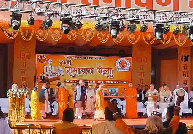 CM Yogi Adityanath ने अयोध्या में 43वें रामायण मेले का शुभारम्भ किया