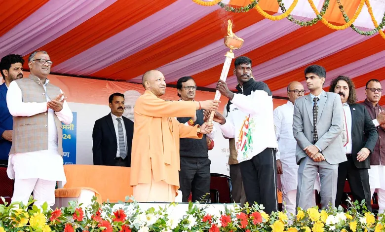 CM Yogi Adityanath ने प्रतियोगिता की विजेता टीम उ0प्र0 को 02 लाख रु0 एवं ट्रॉफी प्रदान कर पुरस्कृत किया 1 CM Yogi Adityanath ने प्रतियोगिता की विजेता टीम उ0प्र0 को 02 लाख रु0 एवं ट्रॉफी प्रदान कर पुरस्कृत किया