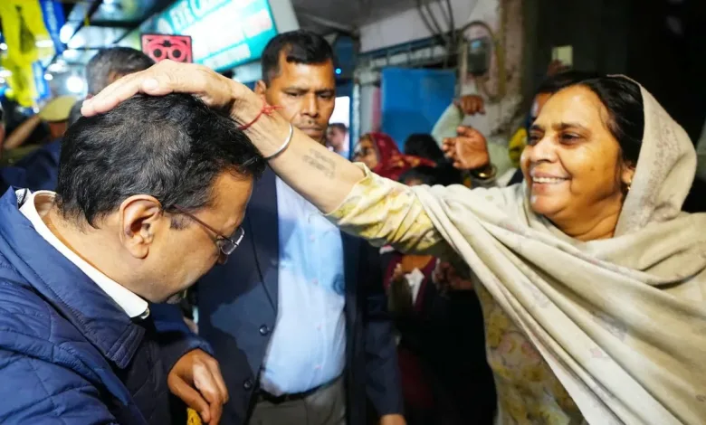 Delhi News: महिला वोटर्स केजरीवाल की नैया लगाएंगी पार? AAP ने साधने के लिए 70 विधानसभाओं का खास प्लान बनाया 1 Delhi News: महिला वोटर्स केजरीवाल की नैया लगाएंगी पार? AAP ने साधने के लिए 70 विधानसभाओं का खास प्लान बनाया