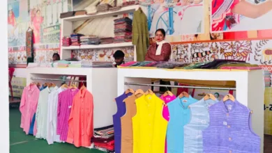 National Khadi and Saras Mahotsav 2024-25: आयुष्मान भारत डिजिटल मिशन के तहत दी जा रही आभा ऐप की जानकारी