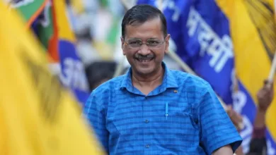 Arvind Kejriwal की अगुवाई में आम आदमी पार्टी के नेताओं और कार्यकर्ताओं ने शाह के खिलाफ प्रदर्शन किया