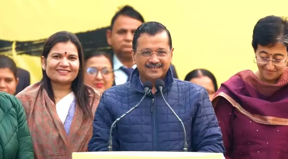 Arvind Kejriwal का चुनाव से पहले बड़ा दांव , 1000 नहीं 2100 रुपये देंगे, लेकिन..