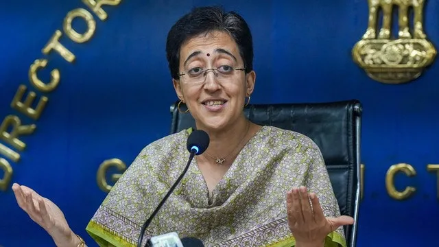 दिल्ली सरकार ने बड़ा ऐलान किया, निर्माण कार्यों पर बैन से प्रभावित कर्मचारियों को 8,000 रुपये देगी 