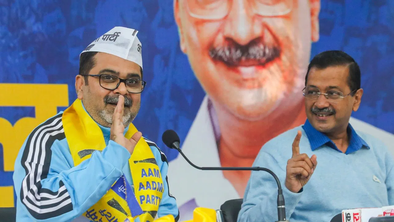 Delhi AAP: सोशल मीडिया पर प्रसिद्ध शिक्षक अवध ओझा आम आदमी पार्टी में हुए शामिल 12 Delhi AAP: सोशल मीडिया पर प्रसिद्ध शिक्षक अवध ओझा आम आदमी पार्टी में हुए शामिल