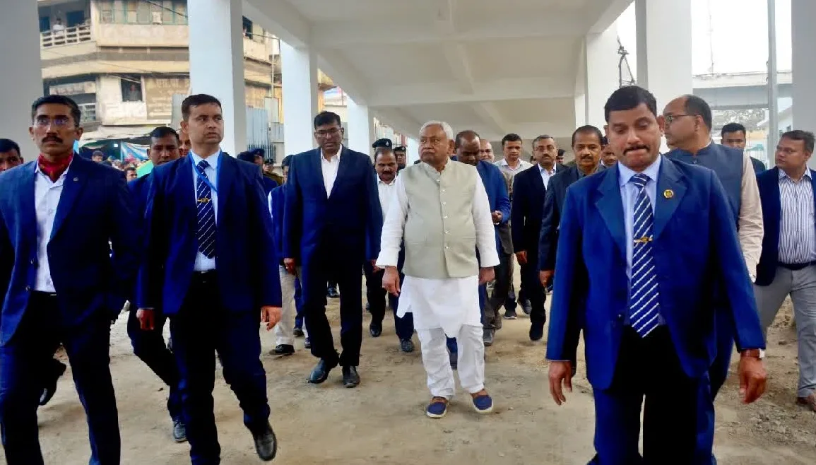 CM Nitish Kumar ने पटना जंक्शन के समीप निर्माणाधीन भूमिगत मार्ग (सब-वे) एवं मल्टीलेवल हब का निरीक्षण किया