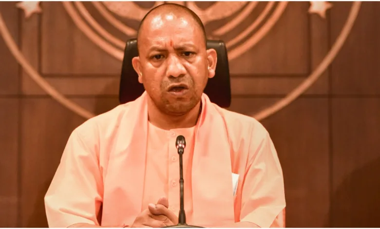 CM Yogi Adityanath ने वीडियो कॉन्फ्रेंसिंग के माध्यम से जिलों में राजस्व वादों के निस्तारण और प्रदेश की कानून-व्यवस्था की स्थिति की समीक्षा की