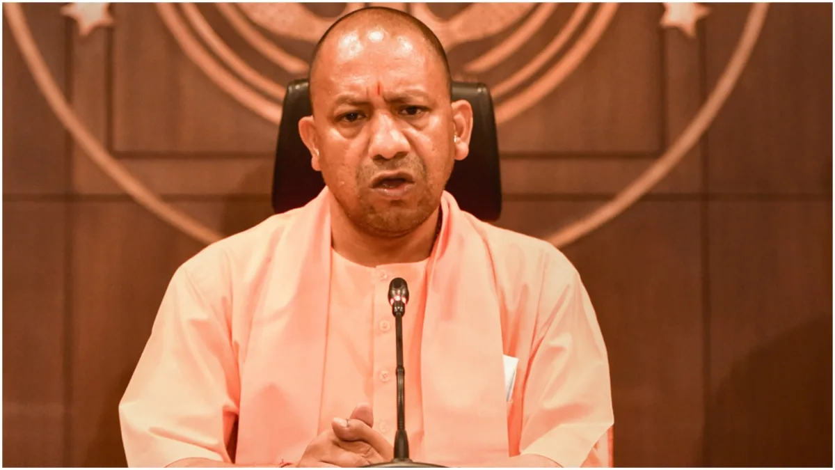 CM Yogi Adityanath ने वीडियो कॉन्फ्रेंसिंग के माध्यम से जिलों में राजस्व वादों के निस्तारण और प्रदेश की कानून-व्यवस्था की स्थिति की समीक्षा की