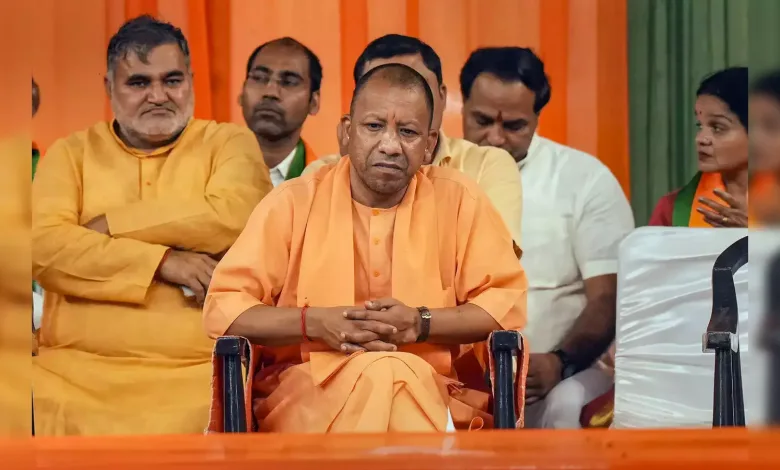 CM Yogi Adityanath ने प्रदेश में रोजगार सृजन के लिए एक तीन सदस्यीय कमेटी गठित करने के निर्देश दिए हैं 1 CM Yogi Adityanath ने प्रदेश में रोजगार सृजन के लिए एक तीन सदस्यीय कमेटी गठित करने के निर्देश दिए हैं