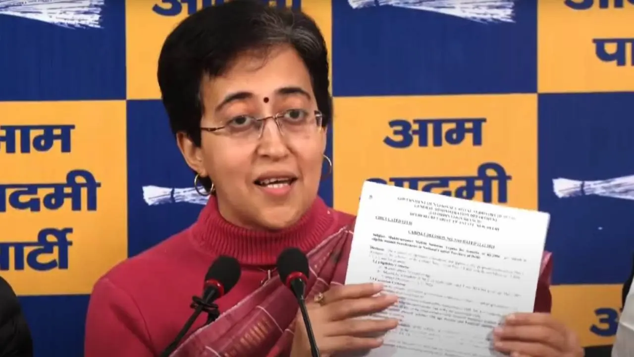 CM Atishi News: अखबारों में महिला सम्मान योजना और संजीवनी योजना का गलत विज्ञापन करने वाले अधिकारियों पर कार्रवाई होगी