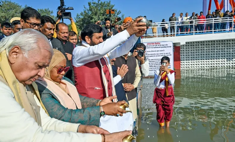 International Geeta Mahotsav News: अब मथुरा-वृंदावन सहित देश के छह बड़े मंदिरों में शुरू हुआ लाइव प्रसारण से दुनिया भर के श्रद्धालु अंतरराष्ट्रीय गीता महोत्सव को देखेंगे।