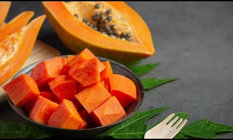 Papaya Health Benefits: सर्दियों में  जरूर खाना चाहिए ये मीठा फल,  वेट लॉस के साथ अद्भुत लाभ