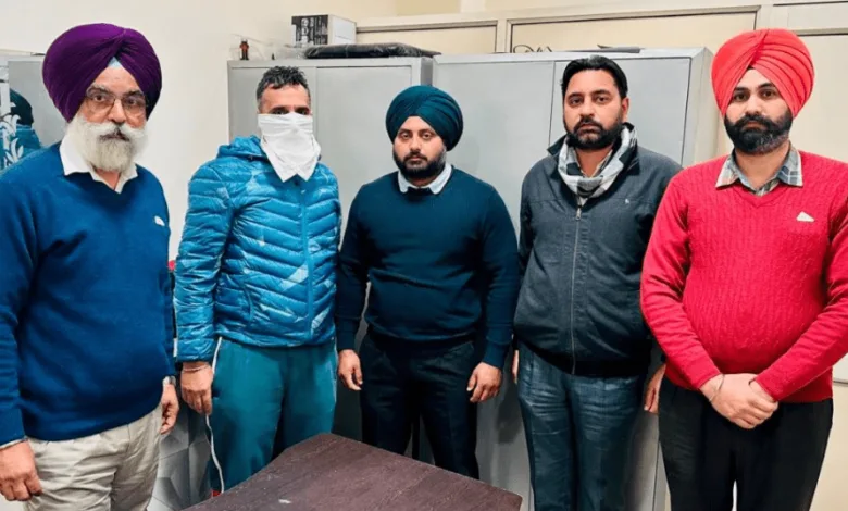 Punjab Vigilance Bureau ने सरकारी खजाने को नुकसान पहुंचाने के आरोप में फरार ठेकेदार को गिरफ्तार किया