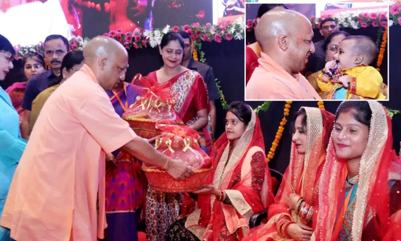 CM Yogi Adityanath ने आयुष्मान कैम्प का शुभारम्भ, बच्चों का अन्नप्राशन तथा महिलाओं की गोदभराई की