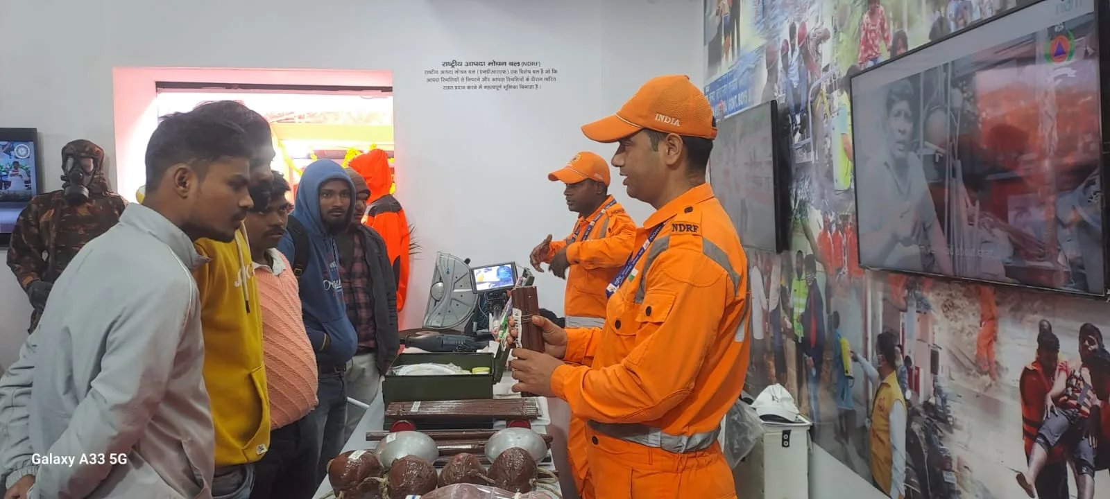 महाकुंभ नगर के त्रिवेणी मार्ग पर केंद्र सरकार के विभिन्न मंत्रालयों एवं विभागों द्वारा प्रदर्शनी का आयोजन