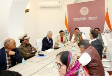 CM Dr Mohan Yadav ने ली आपातकालीन बैठक, शीर्ष प्रशासनिक और पुलिस अधिकारियों के साथ विधि वेत्ताओं से विचार-विमर्श