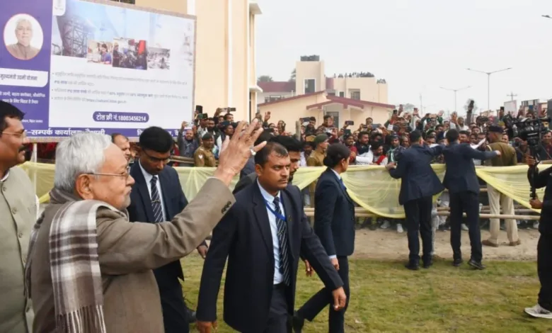 CM Nitish Kumar ने वैशाली जिले में चल रही विकासात्मक योजनाओं के संबंध में की समीक्षा बैठक