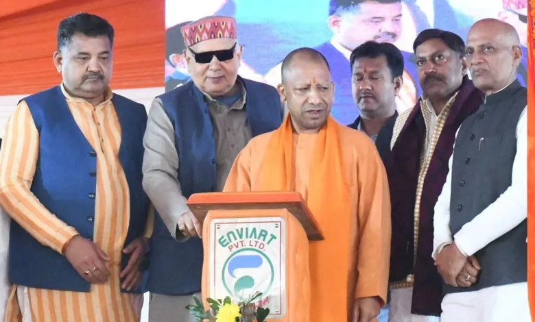 CM Yogi ने गोरखनाथ मंदिर में रुद्राभिषेक किया, जानें कैसा होता है महादेव का विशेष पूजन और हवन के बारे में