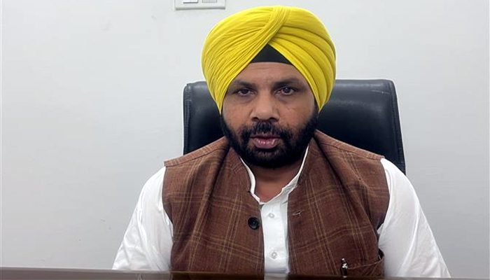 76वें गणतंत्र दिवस पर कैबिनेट मंत्री Harbhajan Singh ETO ने फिरोजपुर में फहराया राष्ट्रीय ध्वज 1 76वें गणतंत्र दिवस पर कैबिनेट मंत्री Harbhajan Singh ETO ने फिरोजपुर में फहराया राष्ट्रीय ध्वज