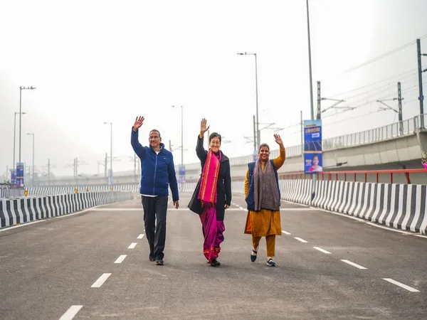 Punjabi Bagh Flyover: CM Atishi ने पंजाबी बाग फ्लाईओवर का उद्घाटन किया, इससे इन क्षेत्रों के लोगों को फायदा मिलेगा