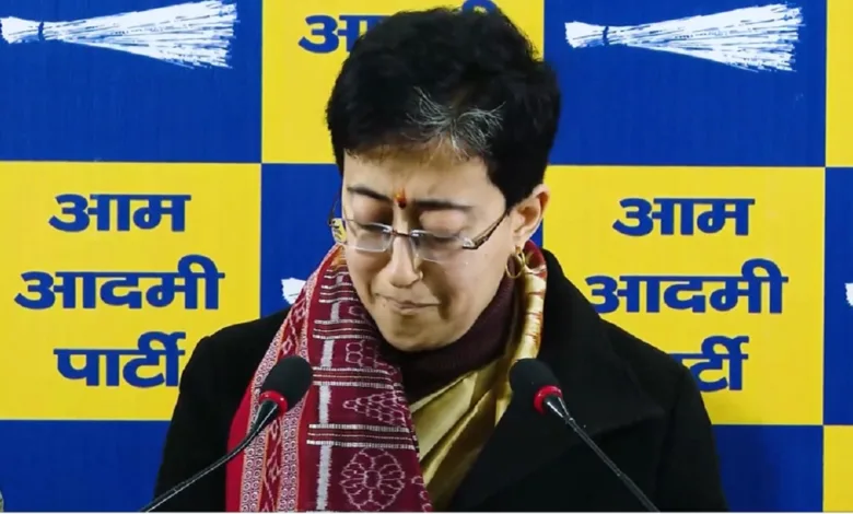 CM Atishi News: रमेश बिधूड़ी के बयान पर आतिशी रोने लगी, कहा-मेरे बुजुर्ग पिता को गाली दी 1 CM Atishi News: रमेश बिधूड़ी के बयान पर आतिशी रोने लगी, कहा-मेरे बुजुर्ग पिता को गाली दी