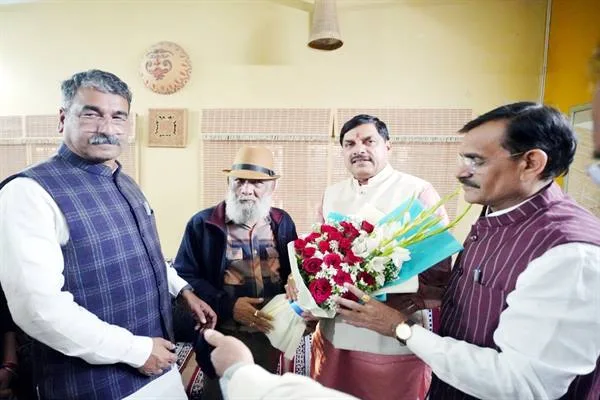 CM Mohan Yadav पद्मश्री के लिए नामांकित श्री भट्टी के निवास पहुंचे, दीं शुभकामनाएँ