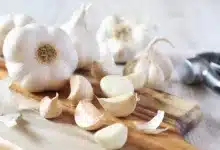 Side Effects Of Eating Garlic: लहसुन सेहत के लिए अच्छा है, लेकिन इन लोगों को भूलकर भी नहीं खाना चाहिए