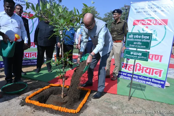 Governor Ramen Deka ने रूद्राक्ष के पौधे का किया रोपण, कहा नशीले पदार्थों की रोकथाम के लिए अभियान चलाएं