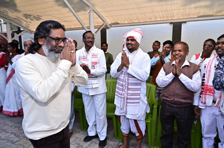 CM Hemant Soren से राजी पड़हा सरना प्रार्थना सभा और केंद्रीय सरना समिति के प्रतिनिधिमंडल ने मुलाकात की 12 CM Hemant Soren से राजी पड़हा सरना प्रार्थना सभा और केंद्रीय सरना समिति के प्रतिनिधिमंडल ने मुलाकात की