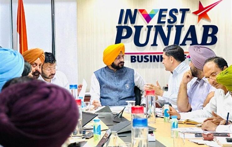Tarunpreet Singh Sond ने फतेहगढ़ साहिब में जहाज हवेली के जीर्णोद्धार और रखरखाव पर एक उच्च स्तरीय बैठक की अध्यक्षता की। 1 Tarunpreet Singh Sond ने फतेहगढ़ साहिब में जहाज हवेली के जीर्णोद्धार और रखरखाव पर एक उच्च स्तरीय बैठक की अध्यक्षता की।