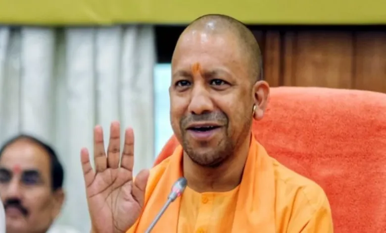 CM Yogi Adityanath ने बायो सी0एन0जी0 प्लाण्ट तथा फाफामऊ में गंगा नदी पर निर्माणाधीन स्टील ब्रिज का निरीक्षण किया