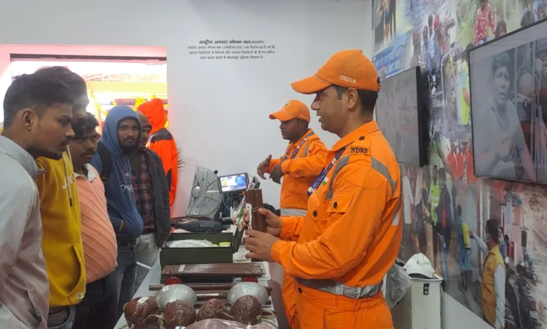 महाकुंभ नगर के त्रिवेणी मार्ग पर केंद्र सरकार के विभिन्न मंत्रालयों एवं विभागों द्वारा प्रदर्शनी का आयोजन