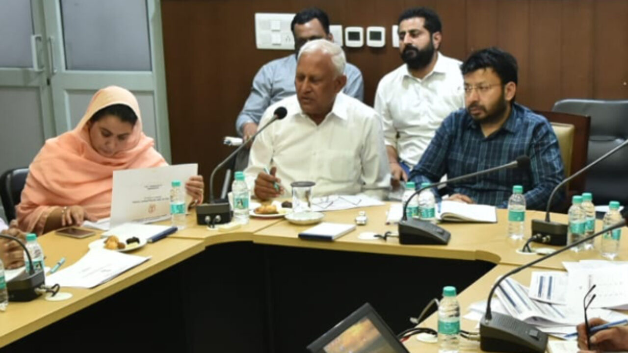 Dr. Ravjot Singh: पंजाब सरकार द्वारा वायु प्रदूषण को कम करने के लिए अग्रणी प्रयास; 1200 पुराने डीजल वाहनों को इलेक्ट्रिक वाहनों में बदल दिया गया