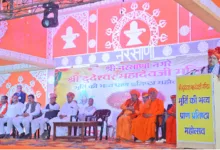 CM Bhajanlal Sharma ने जालोर के नरसाणा में श्री दुदेश्वर महादेव मंदिर मूर्ति प्राण प्रतिष्ठा समारोह को संबोधित किया