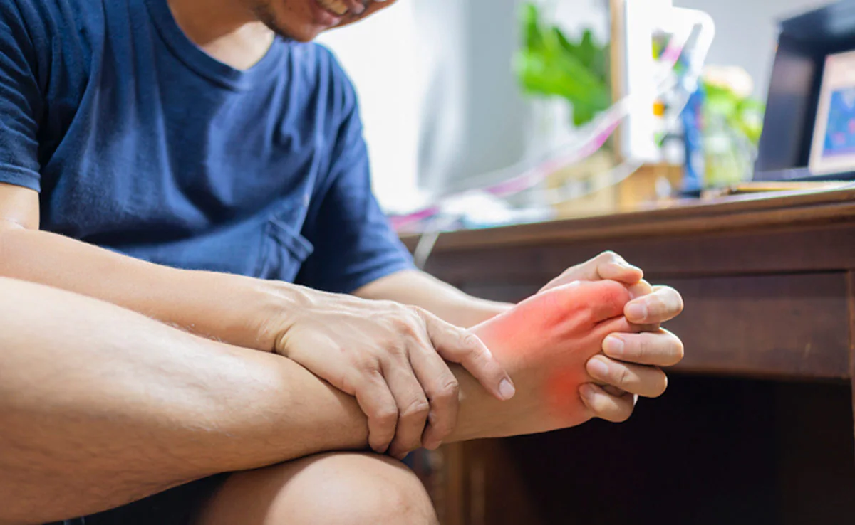 Home Remedies for Uric Acid: यूरिक एसिड को जड़ से बाहर निकालने के लिए इन देसी उपायों को आजमाएं
