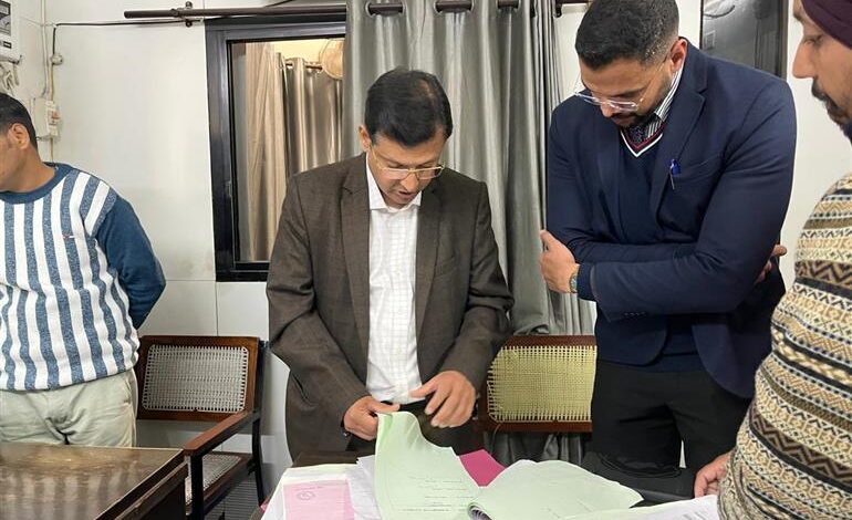 ACS Anurag Verma ने लुधियाना पूर्वी तहसील का औचक दौरा किया, जहां उन्होंने सेवाओं और सीसीटीवी का निरीक्षण किया 1 ACS Anurag Verma ने लुधियाना पूर्वी तहसील का औचक दौरा किया, जहां उन्होंने सेवाओं और सीसीटीवी का निरीक्षण किया