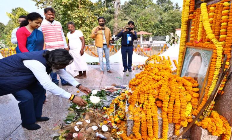 CM Hemant Soren हेलीकॉप्टर से सेरेंगसिया पहुंचे, प्लेन से गये दुमका