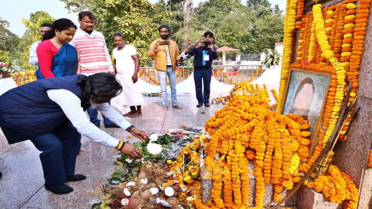 CM Hemant Soren हेलीकॉप्टर से सेरेंगसिया पहुंचे, प्लेन से गये दुमका