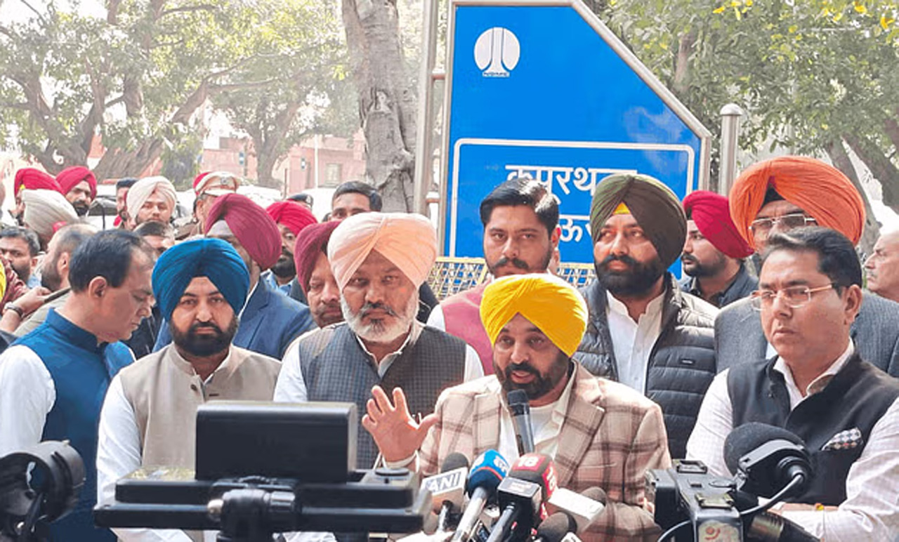 Punjab News: पंजाब के विधायकों के साथ अरविंद केजरीवाल की बैठक खत्म होने पर भगवंत मान ने क्या कहा? यहाँ जानें सब कुछ