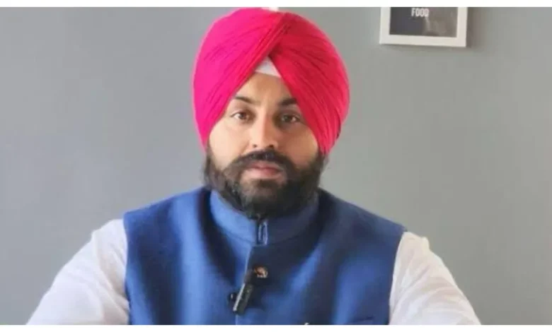 Harjot Singh Bains ने केंद्रीय शिक्षा मंत्री को लिखा पत्र, पंजाबी को सीबीएसई पाठ्यक्रम में मुख्य विषय के रूप में तत्काल बहाल करने का आह्वान किया 1 Harjot Singh Bains ने केंद्रीय शिक्षा मंत्री को लिखा पत्र, पंजाबी को सीबीएसई पाठ्यक्रम में मुख्य विषय के रूप में तत्काल बहाल करने का आह्वान किया