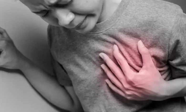 Heart Attack Symptoms In Women: अगर महिलाओं में ये लक्षण दिखते हैं तो समय पर पहचानने से बच सकती है जान 