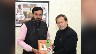Haryana: मुख्यमंत्री को कैबिनेट मंत्री डॉ. अरविंद शर्मा ने कार्य प्रगति पुस्तिका सौंपी 