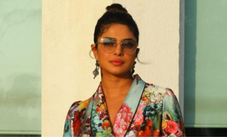 सिग्नल पर Priyanka Chopra ने जरूरतमंद को देखकर गाड़ी रुकवाई, जिसे देखकर प्रशंसक इम्प्रेस हुए 1 सिग्नल पर Priyanka Chopra ने जरूरतमंद को देखकर गाड़ी रुकवाई, जिसे देखकर प्रशंसक इम्प्रेस हुए
