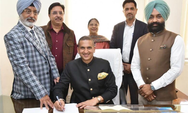 राज्य सूचना आयुक्त के रूप में अधिवक्ता हरप्रीत संधू और पूजा गुप्ता ने पदभार संभाला 1 राज्य सूचना आयुक्त के रूप में अधिवक्ता हरप्रीत संधू और पूजा गुप्ता ने पदभार संभाला