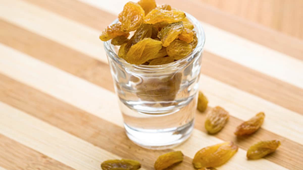 Raisin Water Health Benefits: किशमिश का पानी एक स्वास्थ्य लाभ है, लेकिन इसे खाने का सही तरीका जानें