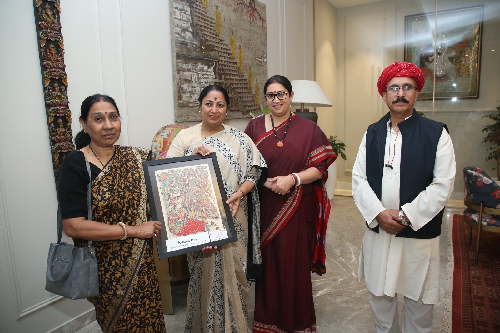 दिल्ली की CM Rekha Gupta ने पूर्व केंद्रीय मंत्री स्मृति ईरानी से मुलाकात की 12 दिल्ली की CM Rekha Gupta ने पूर्व केंद्रीय मंत्री स्मृति ईरानी से मुलाकात की