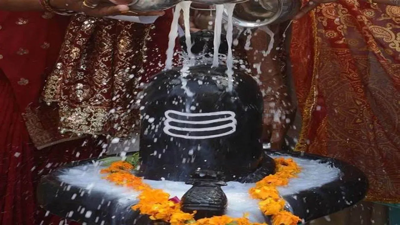 Mahashivratri: महाशिवरात्रि पर रुद्राभिषेक करना क्यों आवश्यक है? जानें इसके दस बड़े फायदे