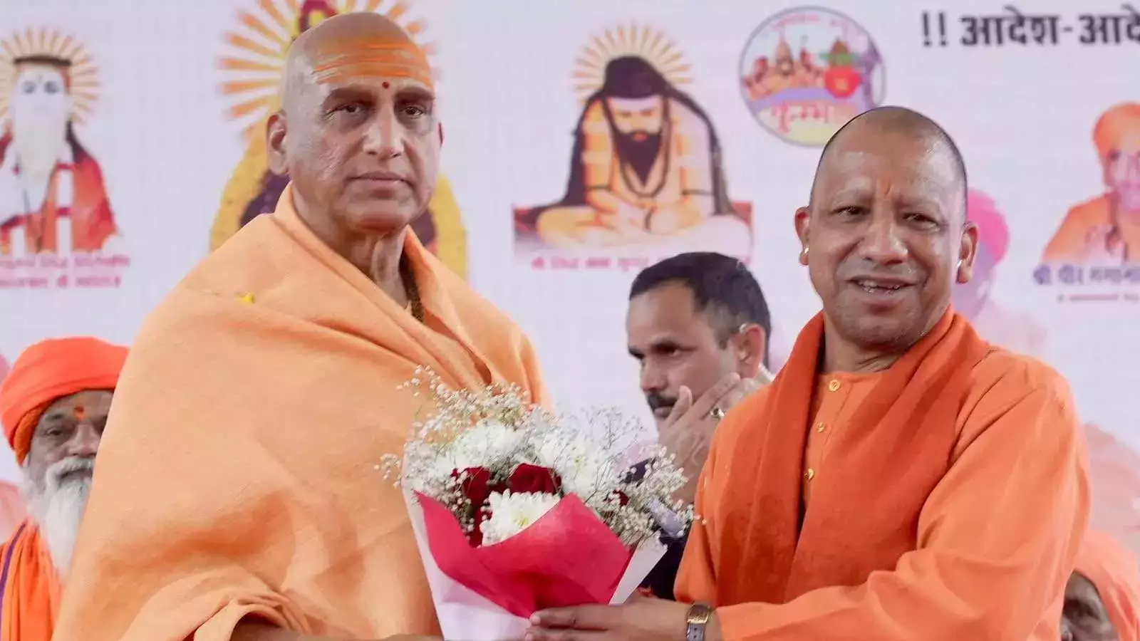 UP News: सीएम योगी को अवधेशानंद गिरि ने बधाई दी और कहा कि विश्व के लिए यह महाकुंभ चमत्कार सिद्ध हुआ।