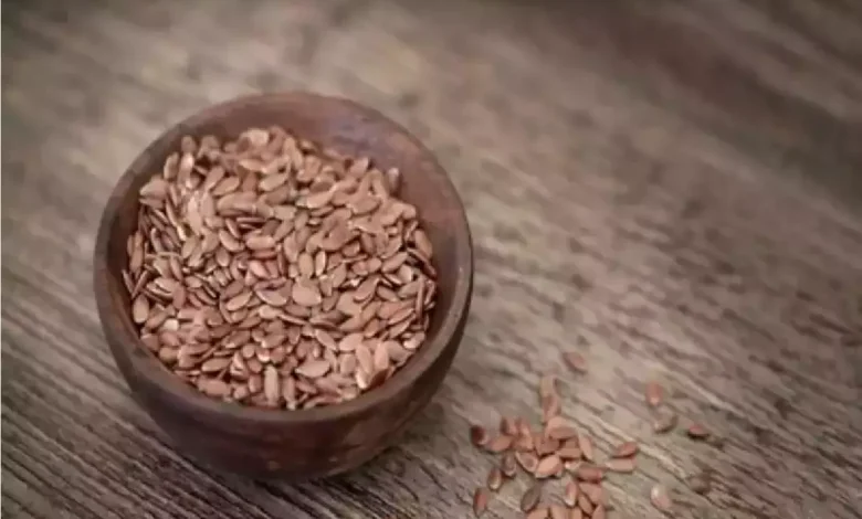 Flax Seeds Health Benefits: कितनी मात्रा में एक दिन में अलसी के बीज खाना चाहिए, जो स्वास्थ्य के लिए वरदान हैं? 1 Flax Seeds Health Benefits: कितनी मात्रा में एक दिन में अलसी के बीज खाना चाहिए, जो स्वास्थ्य के लिए वरदान हैं?